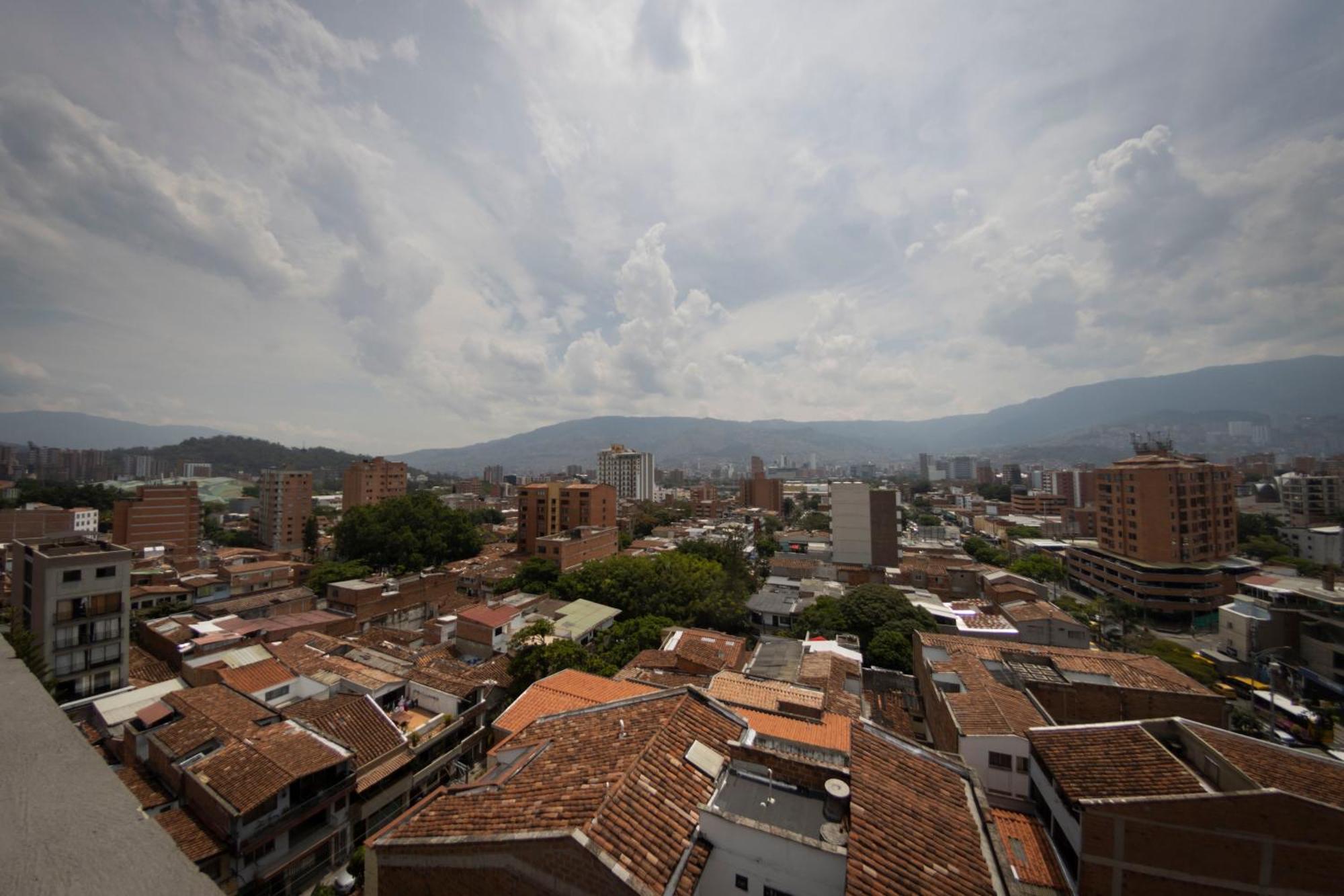 Sonata 44 Hotel Laureles Medellin Exterior photo