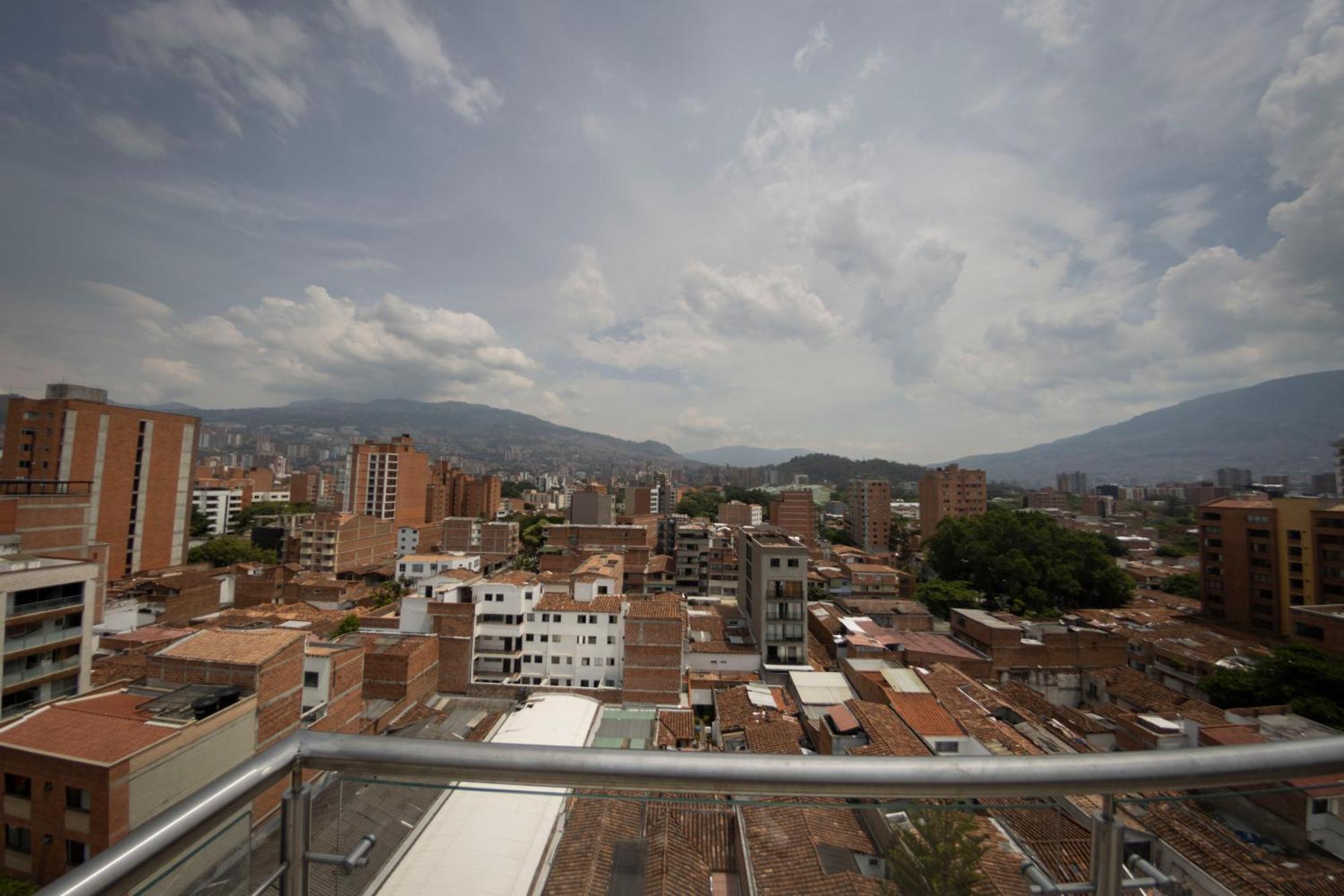 Sonata 44 Hotel Laureles Medellin Exterior photo